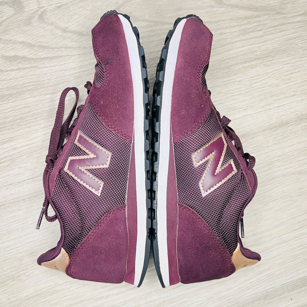 New Balance 311 Women’s Maroon and Rose Gold Suede Leather Sneakers Sz 9 - Picture 4 of 10